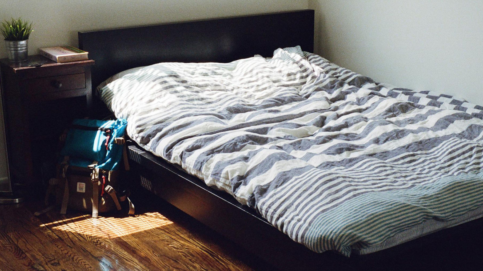 http://hush.ca/cdn/shop/articles/best-material-bedsheets-bedroom-1.jpg?v=1661237059