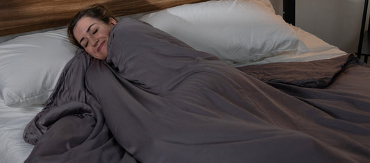 do weighted blankets work: Woman's hands holding the edge of a blanket