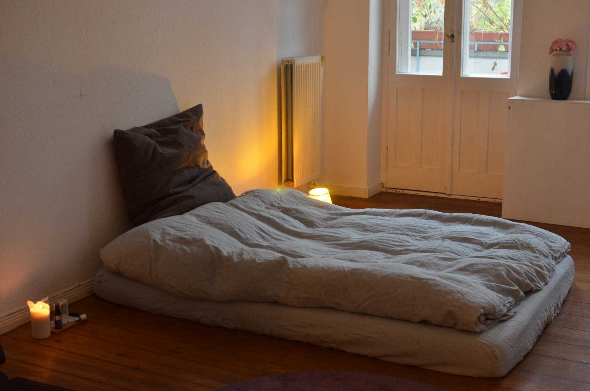 gray colored duvet on top of mattress